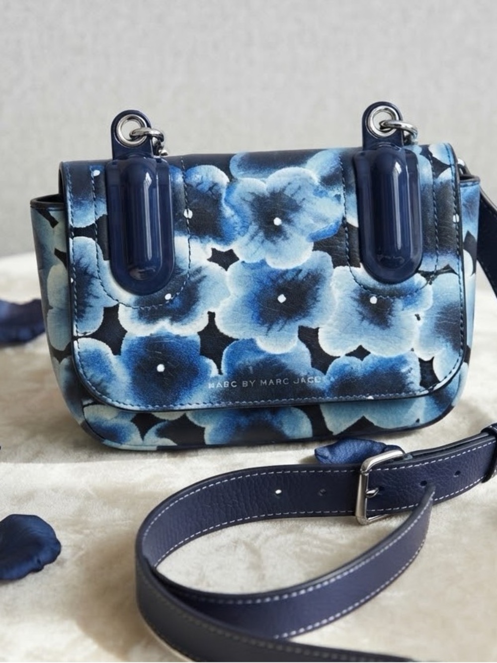 MARC BY MARC JACOBS Floral Leather Crossbody Blue/White $328 Retail NWT